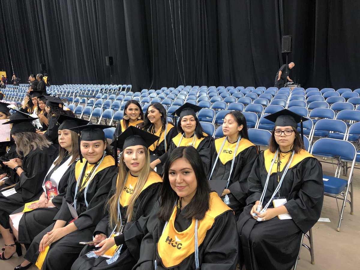 Our @NHECHS2019 ready for their @HCCDistrict graduation! #AssociatesDegree #WeGraduateCollegeBeforeHighSchool @HoustonISD @Northwest_HISD @Drjlarredondo @HISD2College