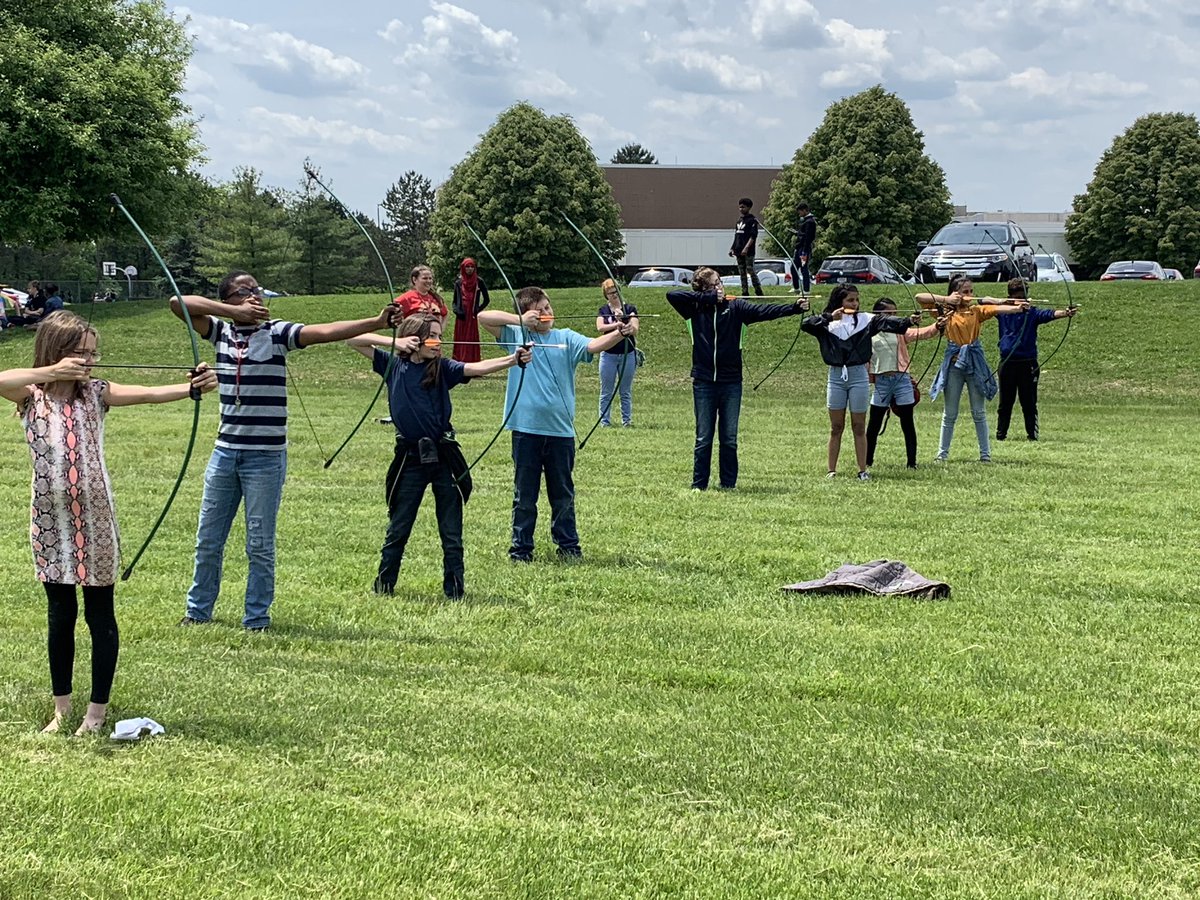 MrsTelecsan's tweet photo. #STEMester2019 Disney 101 with archery and games and drawing. @tobyfischer @BR_STEM https://t.co/yZox8QtTS5