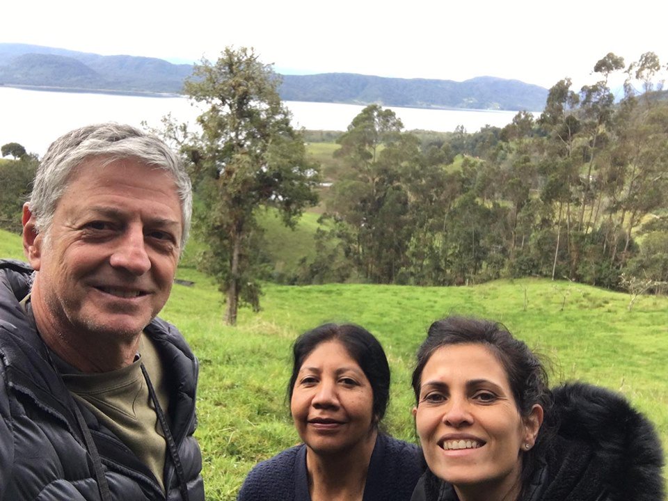 ESADEAlumni's tweet photo. Los voluntarios, Mónica Álvarez y Javier Quiñoa han visitando un proyecto #social de una familia rural indígena en la reserva de Buho, #Colombia. Siempre intentando apoyar a aquellos que trabajan por el bien de las comunidades más desfavorecidas. ¡Gracias team #ESADESocial! 💙 https://t.co/9jsW2oSD7q