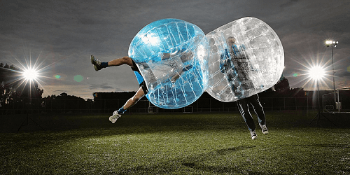 Si vous aimez les idées un peu farfelues, mélangez des crampons, un beau maillot de foot et des grosses bu-bulles et vous obtiendrez LE BUBBLE FOOT !

Plus d'infos sur notre article : bit.ly/2PQ9eOJ