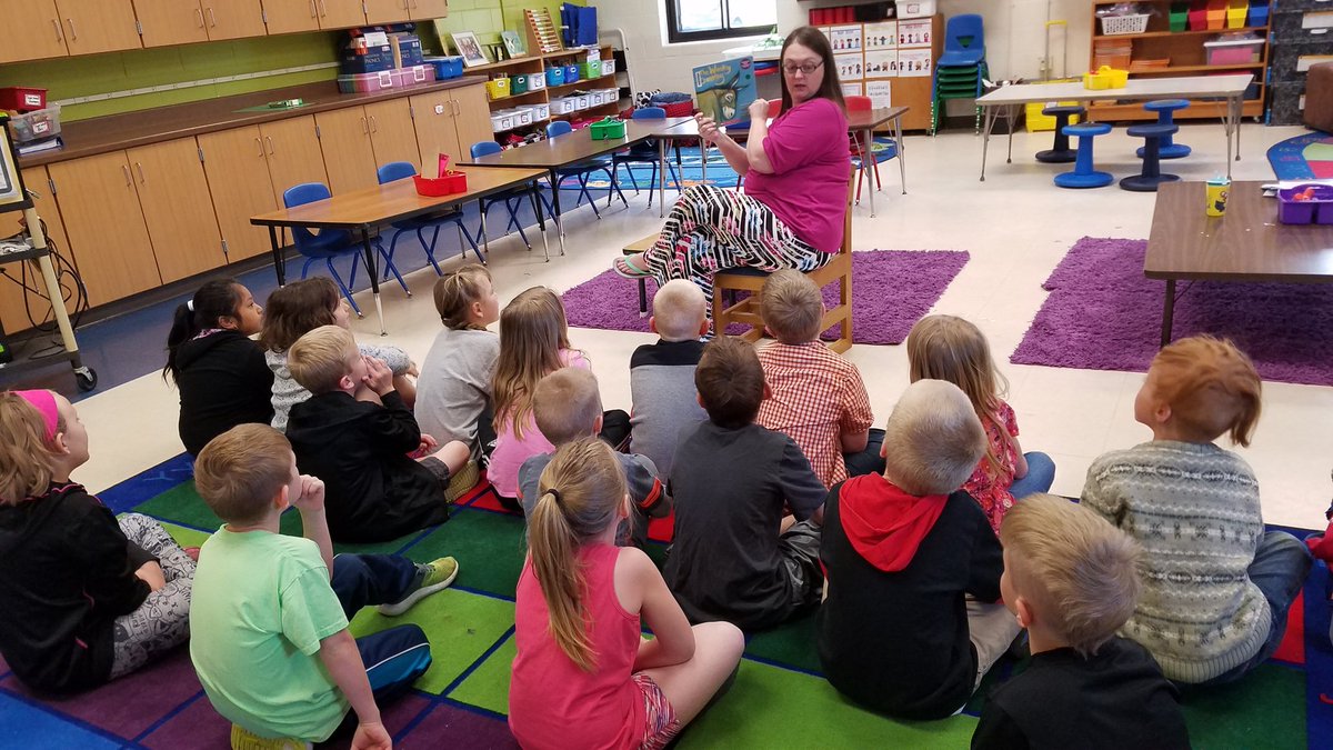 KarliGullickson's tweet photo. We LOVE how involved our PTC president is at our school! Thanks for guest reading today Lexi! @SLMarshFamily @downsvilleES @SDMAOnline https://t.co/5N7Wwtm7e1