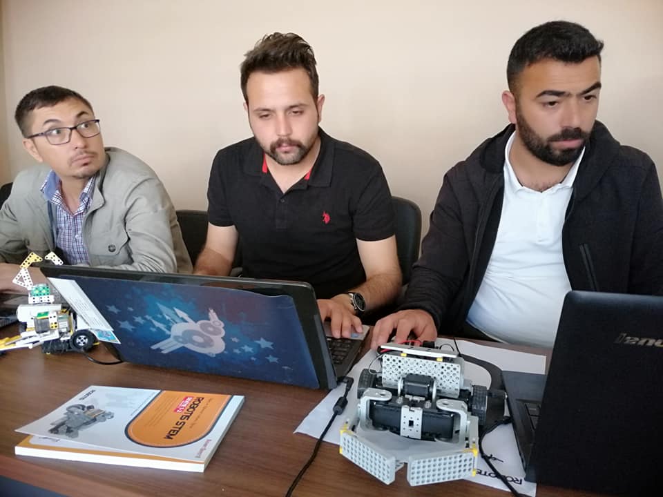 robotsepeti's tweet image. Kayseri Sarız&apos;da 5.gün... 
STEAM Education Association Temel Robotik Kodlama Eğitmen Eğitimi&apos;nde ROBOTIS STEM serisi robotların kumanda kodlarını C++ tabanlı R+ Task ile yazıyoruz.

#robotis #robotsepeti #steamcupturkey #robotiseducation