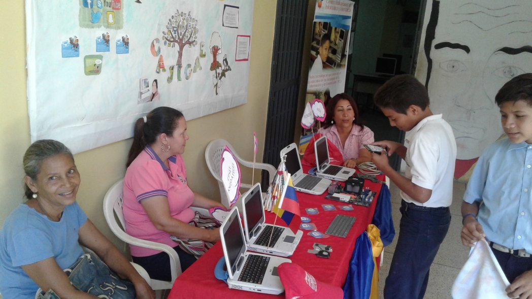 UrbanejaCbit's tweet photo. Docentes y Estudiantes de los diferentes Municipios del Estado Anzoátegui buscando información para realizar soporte técnico a las Canaimas de sus Instituciones @vane_prieto @SalaAnzoategui @FundabitPrensa https://t.co/kvDIFozSQp