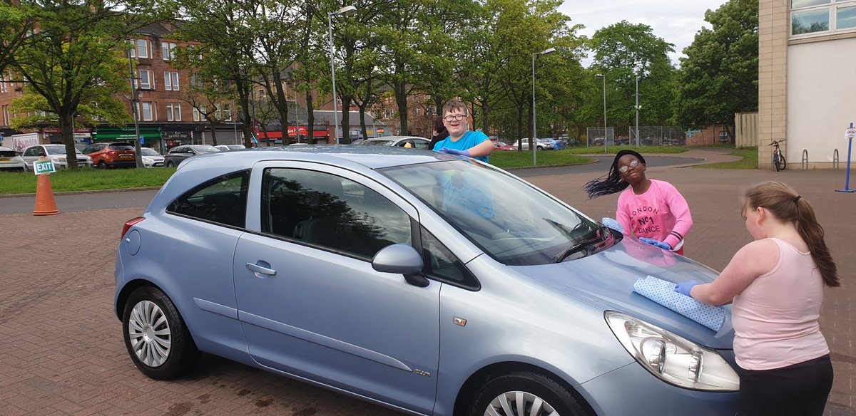 MrsPSmith7's tweet image. Thanks everyone for your support today at the P7 Car wash fundraiser!We raised £170, we will now be able to order our leavers jumpers and add to the prom fund.  #workingatthecarwash #sunnyday  #fundraising #hardwork