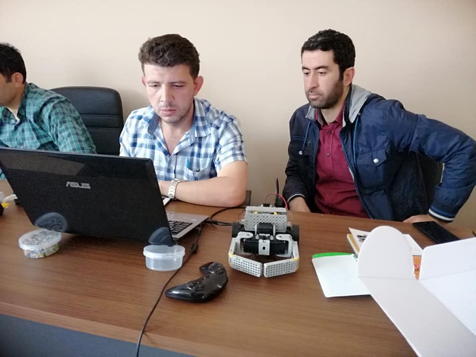 robotsepeti's tweet image. Kayseri Sarız&apos;da 5.gün... 
STEAM Education Association Temel Robotik Kodlama Eğitmen Eğitimi&apos;nde ROBOTIS STEM serisi robotların kumanda kodlarını C++ tabanlı R+ Task ile yazıyoruz.

#robotis #robotsepeti #steamcupturkey #robotiseducation