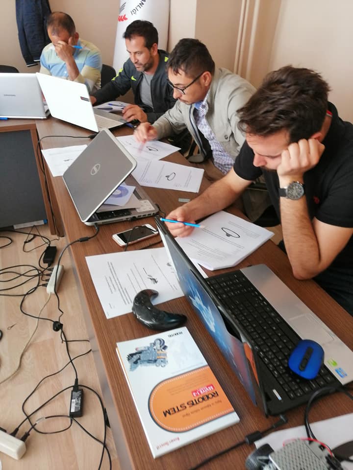 robotsepeti's tweet image. Kayseri Sarız&apos;da 5.inci gün sınavla devam ediyor...

STEAM Education Association Temel Robotik Kodlama Eğitmen Eğitimi&apos;nde teorik ve uygulama sorularını yanıtlıyoruz.

#robotis #robotsepeti #steamcupturkey #robotiseducation