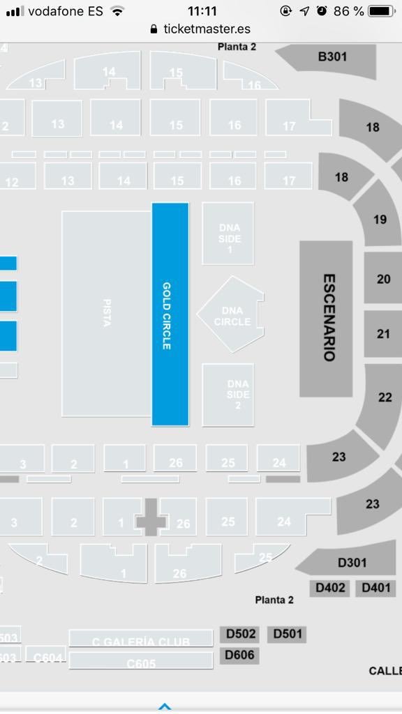 Mlle_Lac's tweet photo. Hola @consumidores, pongamos que me compro una entrada Golden Circle según la foto 1 al triple del precio de pista. Que el día del concierto el GC está en las flechas que veis en la foto 2 y que por tanto veo el escenario como en la foto 3.
Puedo reclamar? https://t.co/1K7ZSnq6MZ