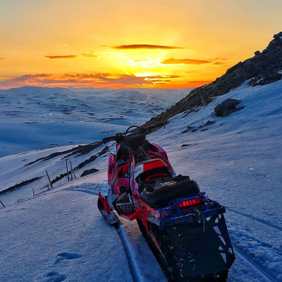 Throwback picture! Who remembers winter??! What a time! #snowmobile