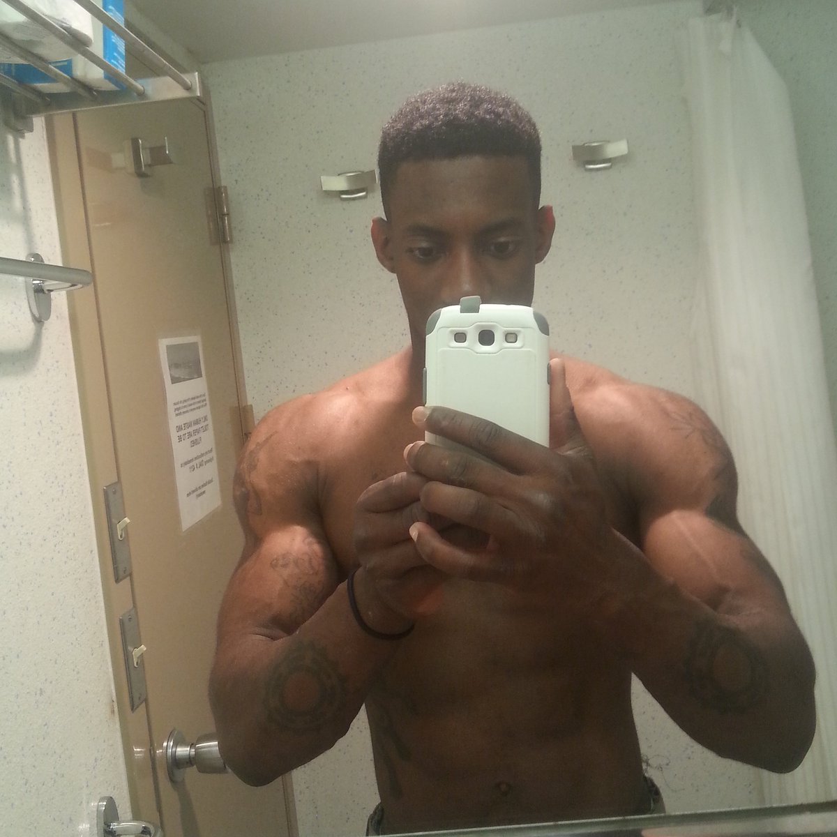 MajinKingKay's tweet photo. Anime fitness season😂😂😂😂 #Anifit lmao https://t.co/tDgovdw87v