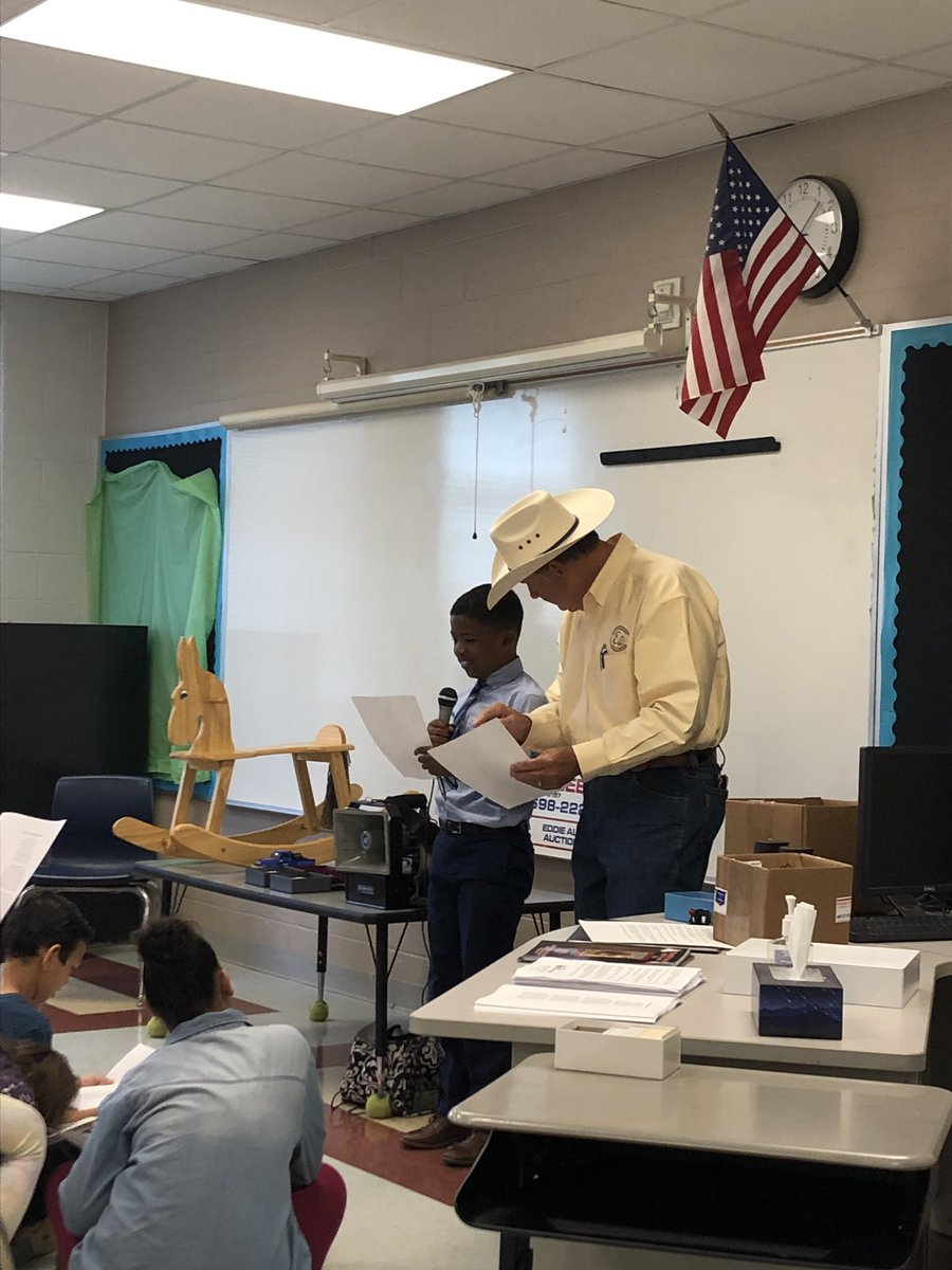 MayberrySarah13's tweet photo. The kiddos enjoyed practicing to be auctioneers! @pstrickland22 @MarvinWrightEle https://t.co/BNfG2gSkwS