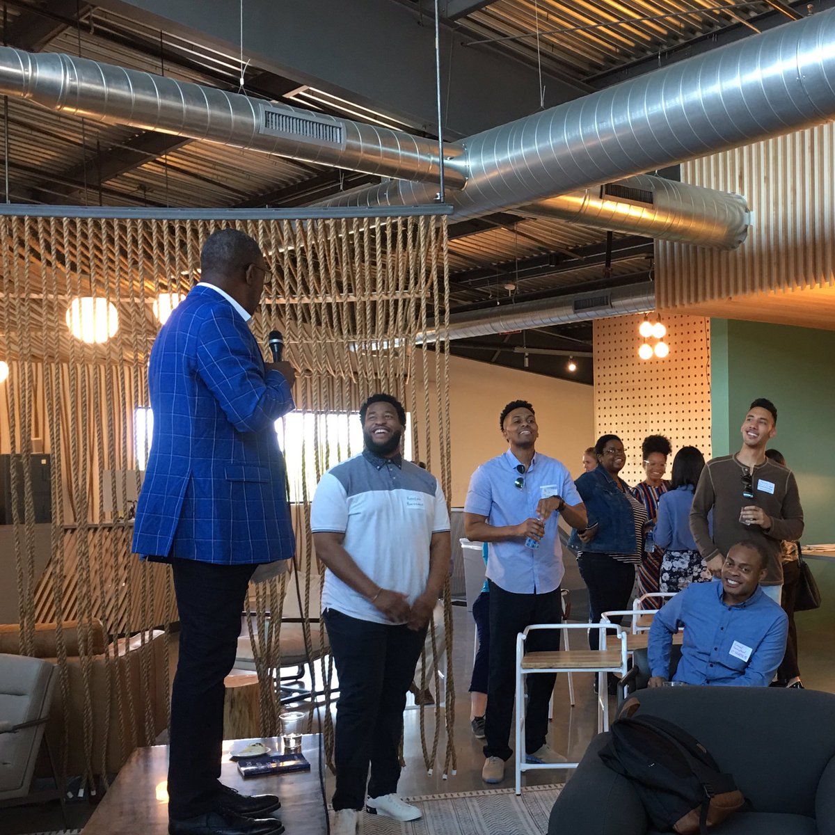 WeAreDivInc's tweet photo. Thanks to those who made it out to ask questions and offer support at our Open House last night! What a great way to kick off the next cohort at @DivIncatx. You know something big is happening in #ATX. Apply today 
https://t.co/YfGMEVFTPF https://t.co/LjIeZRqQ97