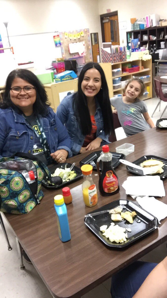 ChristineMCha's tweet image. Breakfast time! @NISDElrod ALE Cooked up some yummy pancakes and eggs this morning! Yummy!! #ThisisNorthside #ThisIsElrod #LifeinALE