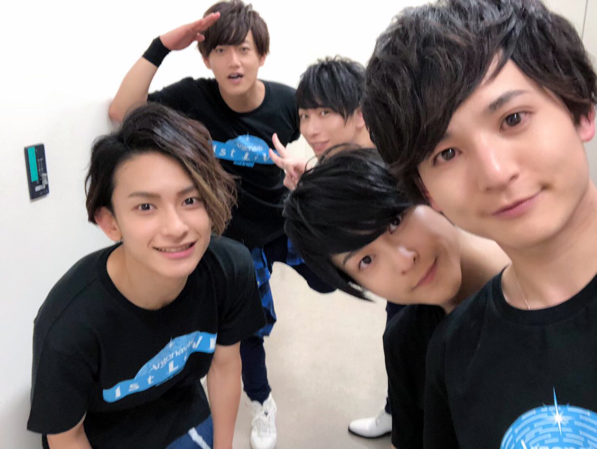 前田誠二 Argonavis 1st Live 無事走りきることができました それもこれも 僕たちを支えてくださる皆さまがいてくださってこそです まだまだ至らぬ点ばかりですが 少しでも多く 皆さんと素敵な時間が共有できるよう励んで参ります 本日はご来場 前田誠二 Argonavis 1st Live 無事走りきることができました それもこれも 僕たちを支えてくださる皆さまがいてくださってこそです まだまだ至らぬ点ばかりですが 少しでも多く 皆さんと素敵な時間が共有できるよう励んで参ります 本日はご来場