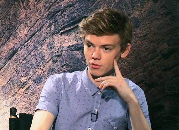 Happy birthday THOMAS BRODIE SANGSTER one of my favorite actors   