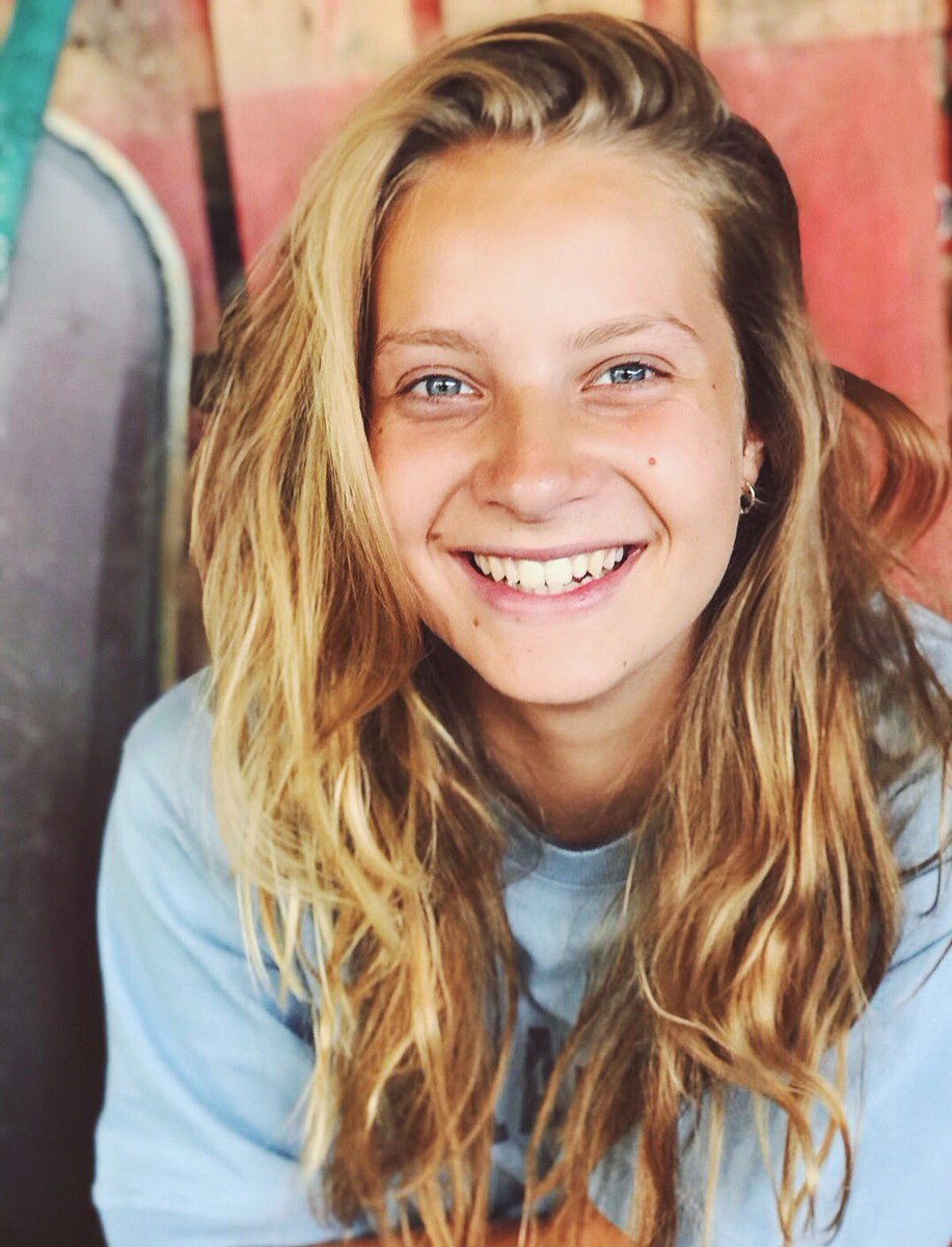 Als stagemanager op onze Singer-Songwriterstage: Saar van Roosmalen, 17 jaar en student op het Beekdallyceum.
Presenteren gaat haar zeker goed af, dat heeft ze vorig jaar al bewezen. Saar gaat er een feestje van maken op <a href="/amzaf/">Futtaim</a> bij <a href="/kasteelrs/">Kasteel Rosendael</a>