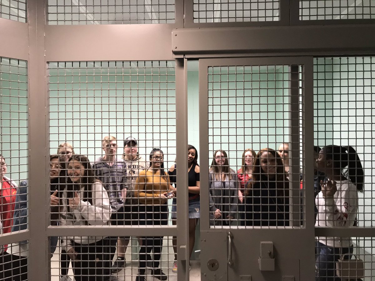 Special thank you to the Amherst Police Department for letting Sweet Home High School’s Criminal Justice class tour the station today! <a href="/amherstpoliceny/">Amherst Police NY 🚔</a> <a href="/PrincipalSHHS/">SHHS</a>