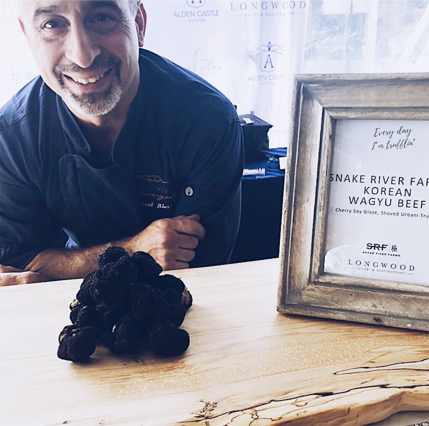 UrbaniTruffles's tweet photo. Meanwhile at Nantucket Wine & Food Festival festival: #ChefDavidBlessing getting ready to shave some #UrbaniTruffles!
⠀
Photo credit: #NicholeWardle
⠀
@LongwoodVenues #nantucketwinefestival https://t.co/b71nwqQEsw