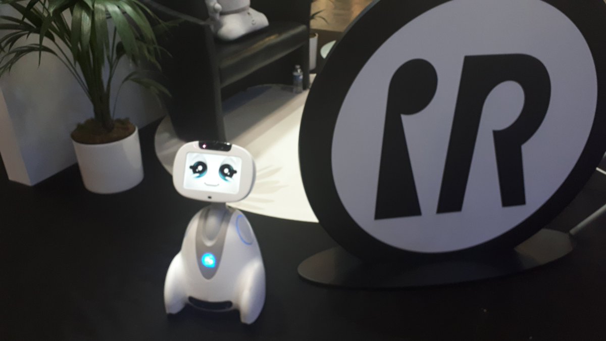 CloeCoupris's tweet image. Today I met the cute #BuddyRobot at @IntuitiveRobots stand ! 🤖