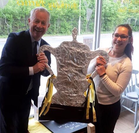 Hands up if you’ve seen us on <a href="/ITV/">ITV</a> or  <a href="/SkySportsNews/">Sky Sports News</a>
hear us on <a href="/HeartHerts/">Heart Hertfordshire</a> maybe? If not wait for the piece by <a href="/green_timothy/">Timothy Green</a> in <a href="/mycroxleynews/">Croxley News</a> Join us tomorrow for Free facepainting and lift our #FACup like legend Gary here!
#COYH #Watford #watfordfc <a href="/LeePartridge16/">Lee Partridge</a>