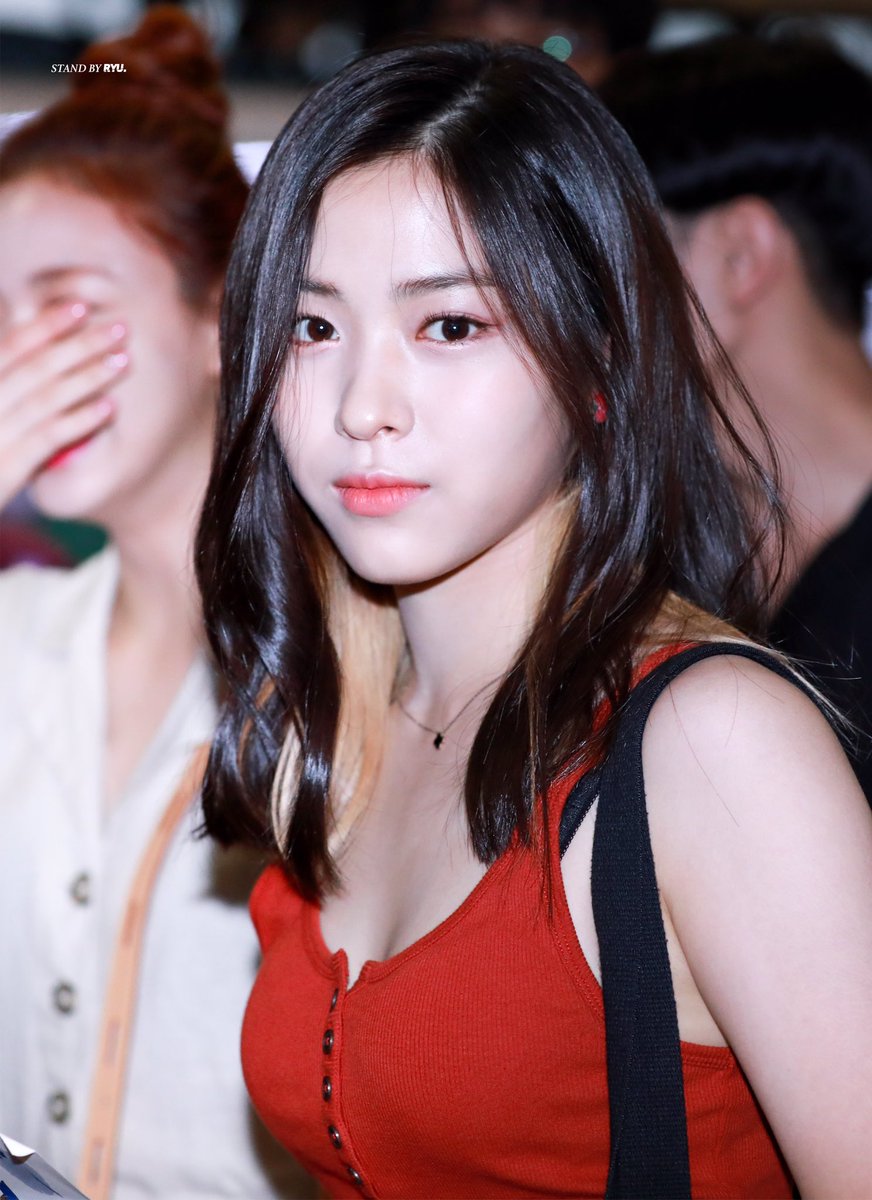 StandByRYU's tweet photo. 190517 GMP
류진이가 웃는 순간 온세상이 환해진다!!👼🏻💕
#ITZY #있지 #신류진 #류진 #RYUJIN #リュジン @ITZYofficial https://t.co/eMPZUuLC0t