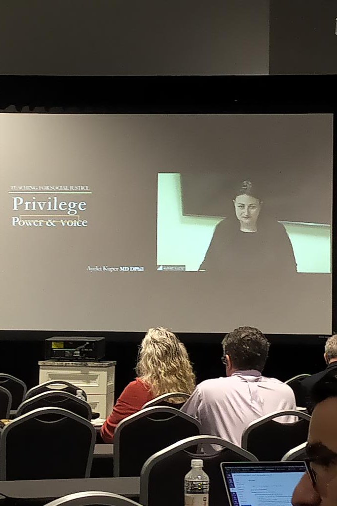 djillk1's tweet photo. Final keynote speaker at #APHC19 @ayeletkuper #SocialJustice https://t.co/1tbINy3kPl
