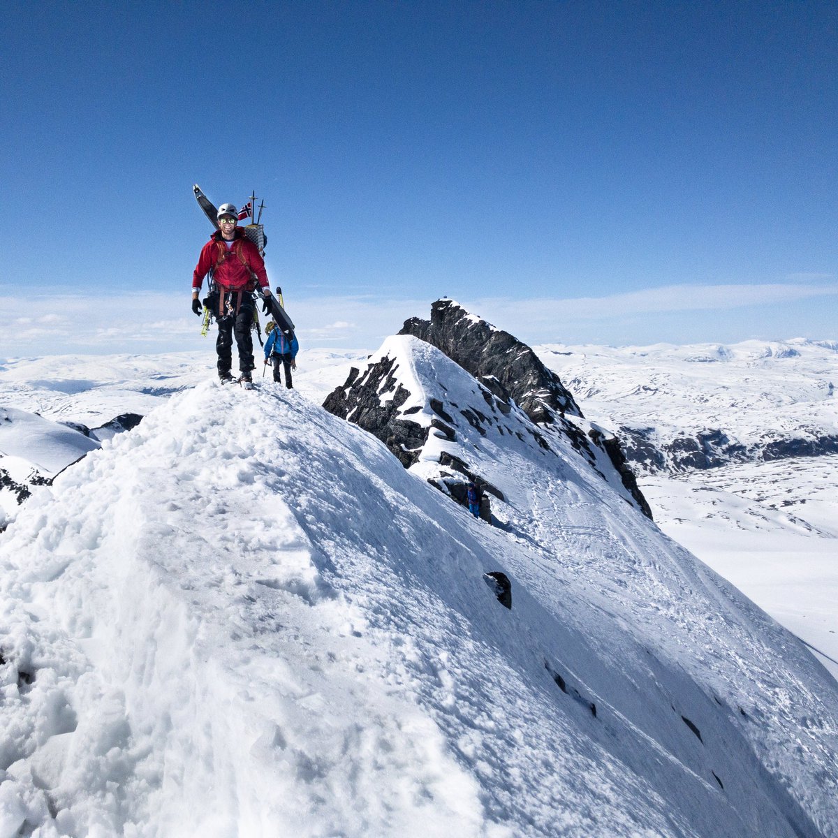vuorikauris's tweet photo. There are good days and there are exceptional days. Today was an exceptional day with these fellow Norwegian alpinists!

#alpinism #freeskiing #summitridge #NorwayNationalDay 🇳🇴 #lightmyfire https://t.co/l1miNHUgVR