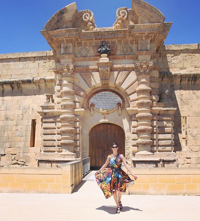 vonadventures's tweet photo. Do you know why I like to visit castles? Because I like to imagine how it would be to live there ❤️ Picturing myself back in time, wearing beautiful dresses every day 🥰
.
.
#traveling #castle #lifeasaprincess #princess #girlswhowander #malta #europe … https://t.co/q90a0MJl73 https://t.co/AQONV6tE5e