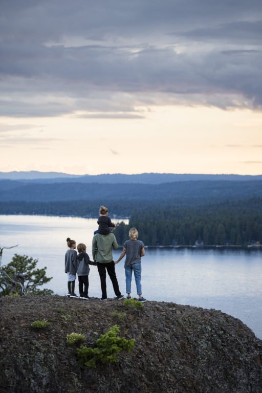 GreatAmWest's tweet photo. Better together. #GreatAmericanWest https://t.co/Lr2LagJJTF 
📍 McCall, Idaho, USA 
📷 @visitidaho https://t.co/ExkB0DQ3U2
