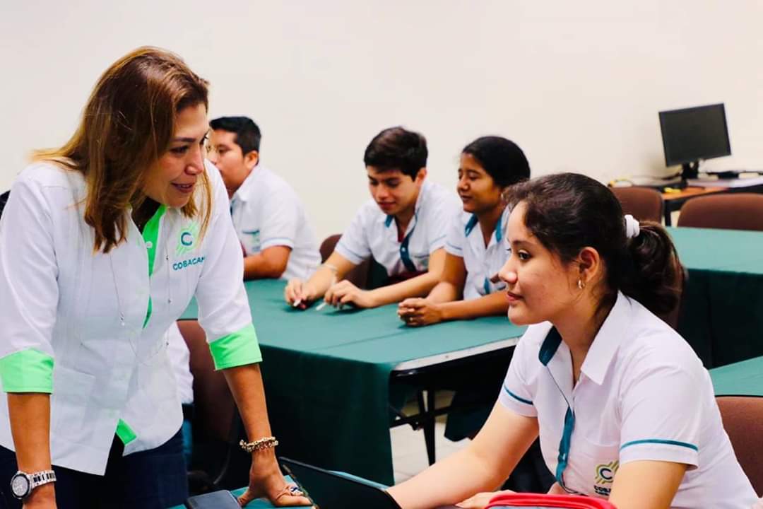 cobacamoficial's tweet photo. La directora general del #COBACAM deseó mucho éxito a los 24 alumnos de la institución educativa que presentaron examen para obtener una de las 10 becas que ofrece la Universidad de Monterrey (UDEM), de la Fundación Linde Scholars. https://t.co/C7VtxVBB6B