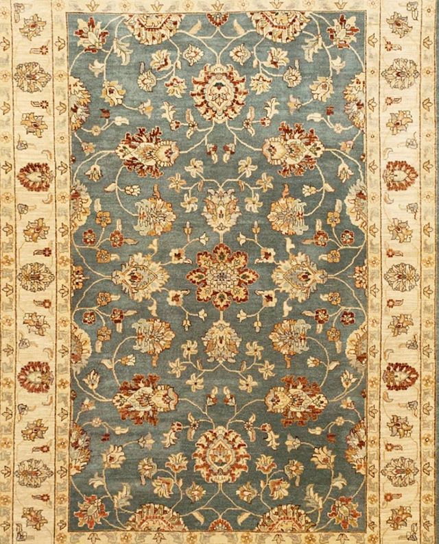 BluePaisleyRugs's tweet photo. Chobi Collection 💙

Our Chobi Collection is handmade in India with hand-spun wool with timeless designs that are softer than traditional carpets. Their designs are Persian inspired with enlarged floral motifs. They are both durable and easy to maintain making them the perfec… https://t.co/uDTk1aNtrU
