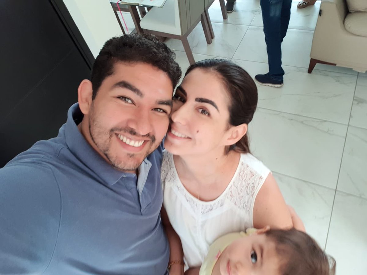 dievalera's tweet photo. Lo positivo de que inventen que estás en problemas, es que aparecen los miles de amigos; y se muestran tambien los que sueñan con hacerte daño. 
Gracias mil, todo sin novedad. https://t.co/xOM9GLpfOV