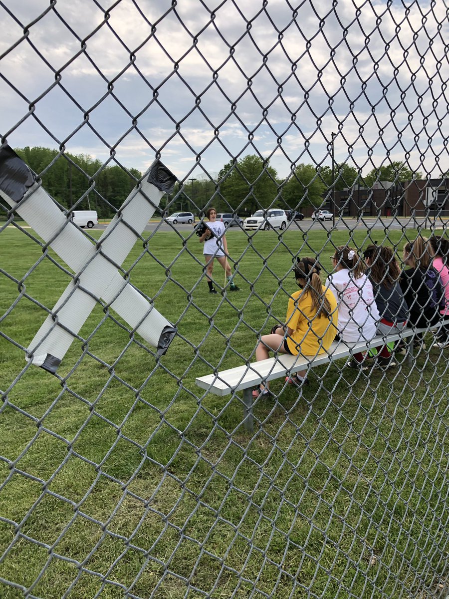 MissWalker600's tweet photo. Softball Science Experiment today at practice completely run by the student! #impressed #softballscience #visualization #AlwaysLearning #LearningTogether #connection https://t.co/5wT5issJ8w