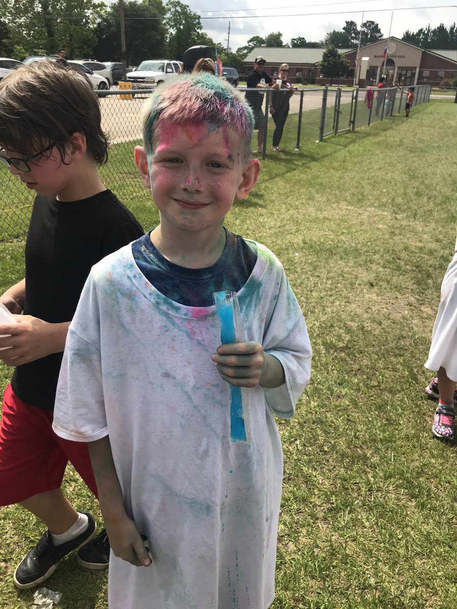 MsChase_wes's tweet photo. FUN Run Friday!! #wesbelievers #bestdayever https://t.co/lxbAmS0YWD