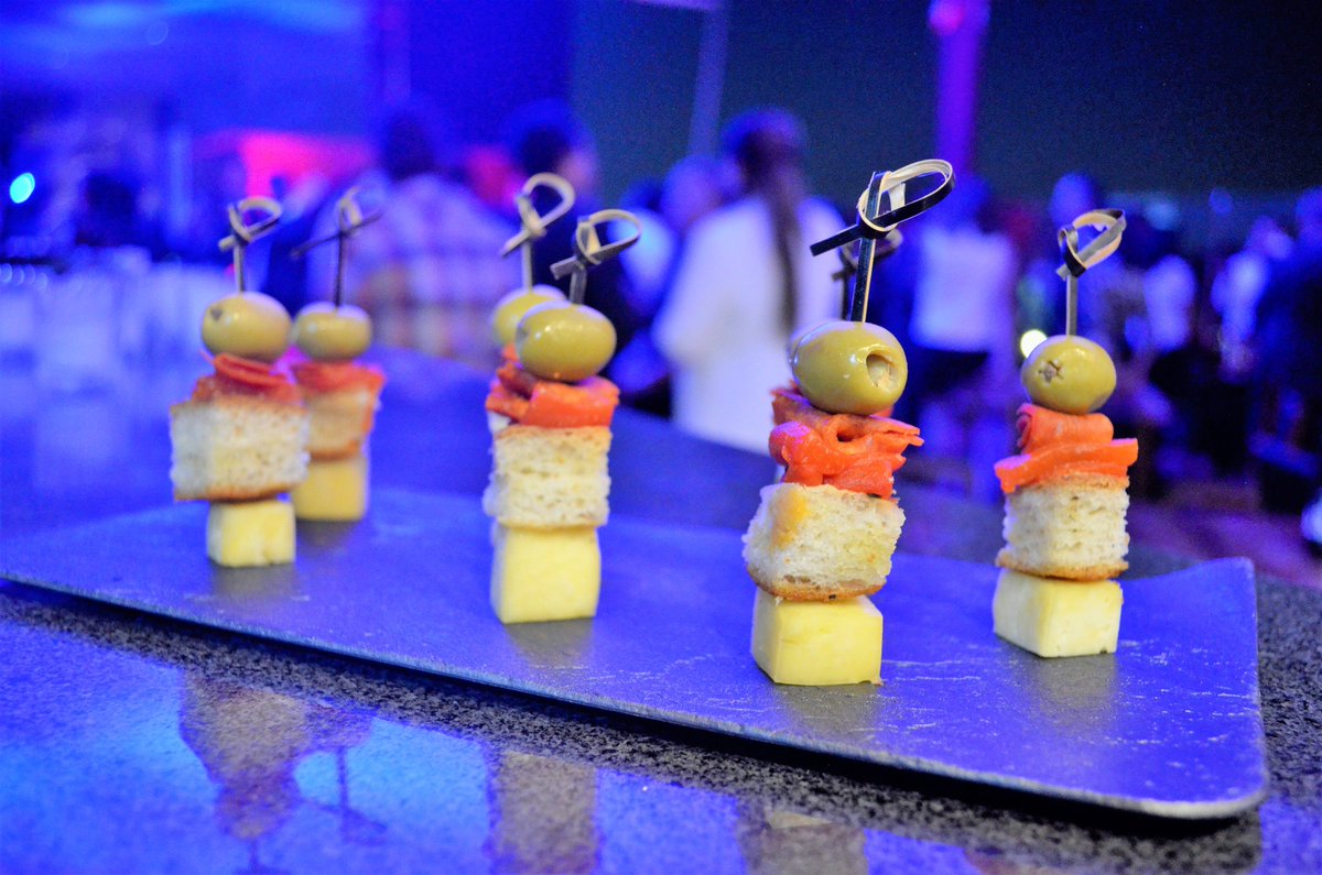 Un sabroso pincho napoly con aceitunas son el aperitivo perfecto, El pincho más selecto para las ocasiones más especiales.

#pincho #aperitivo #terraza #aceitunas #canapé