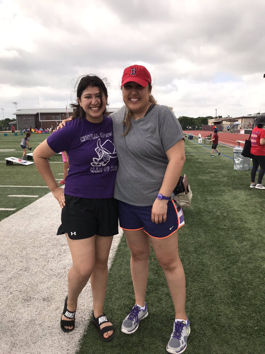 leilani_2020's tweet photo. Love these memories, wearing our fifth grade field day shirt and having to help out our favorite teachers out ❤️ https://t.co/86XNmzkWYU