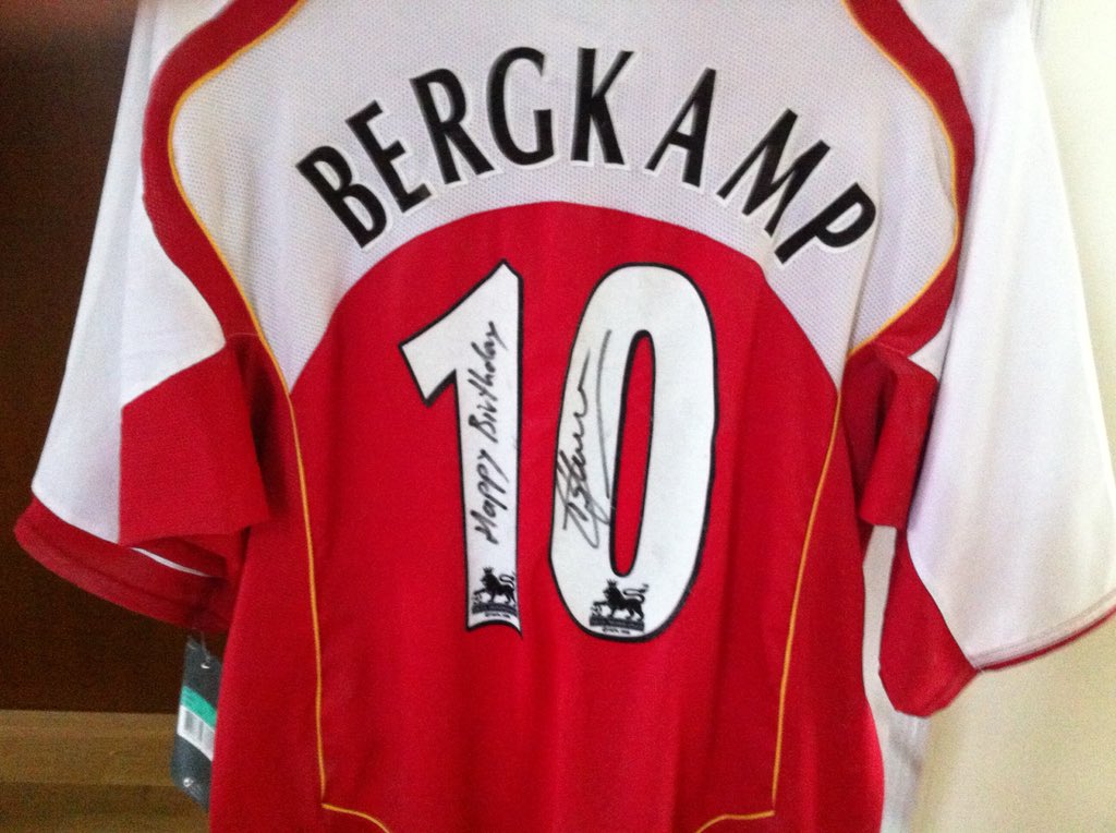  Happy birthday from Dennis Bergkamp 