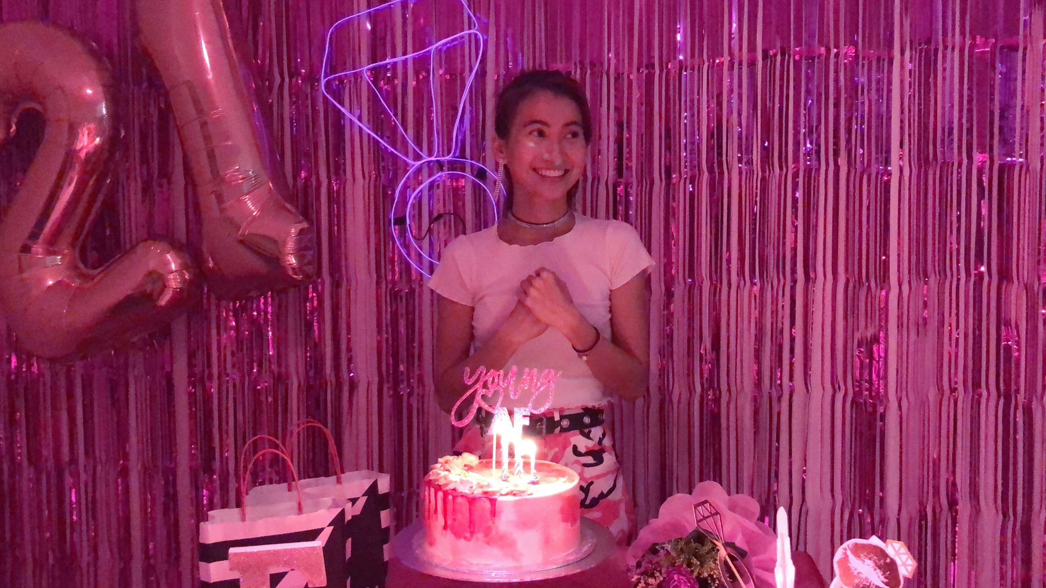 Falsedad gusano recompensa ❁butt's❁ on Twitter: "had the best 7 rings themed, 21st party ever and i'm  beyond blessed with great friends and family who's been with me throughout  💖💖💖 also, 12 year old me