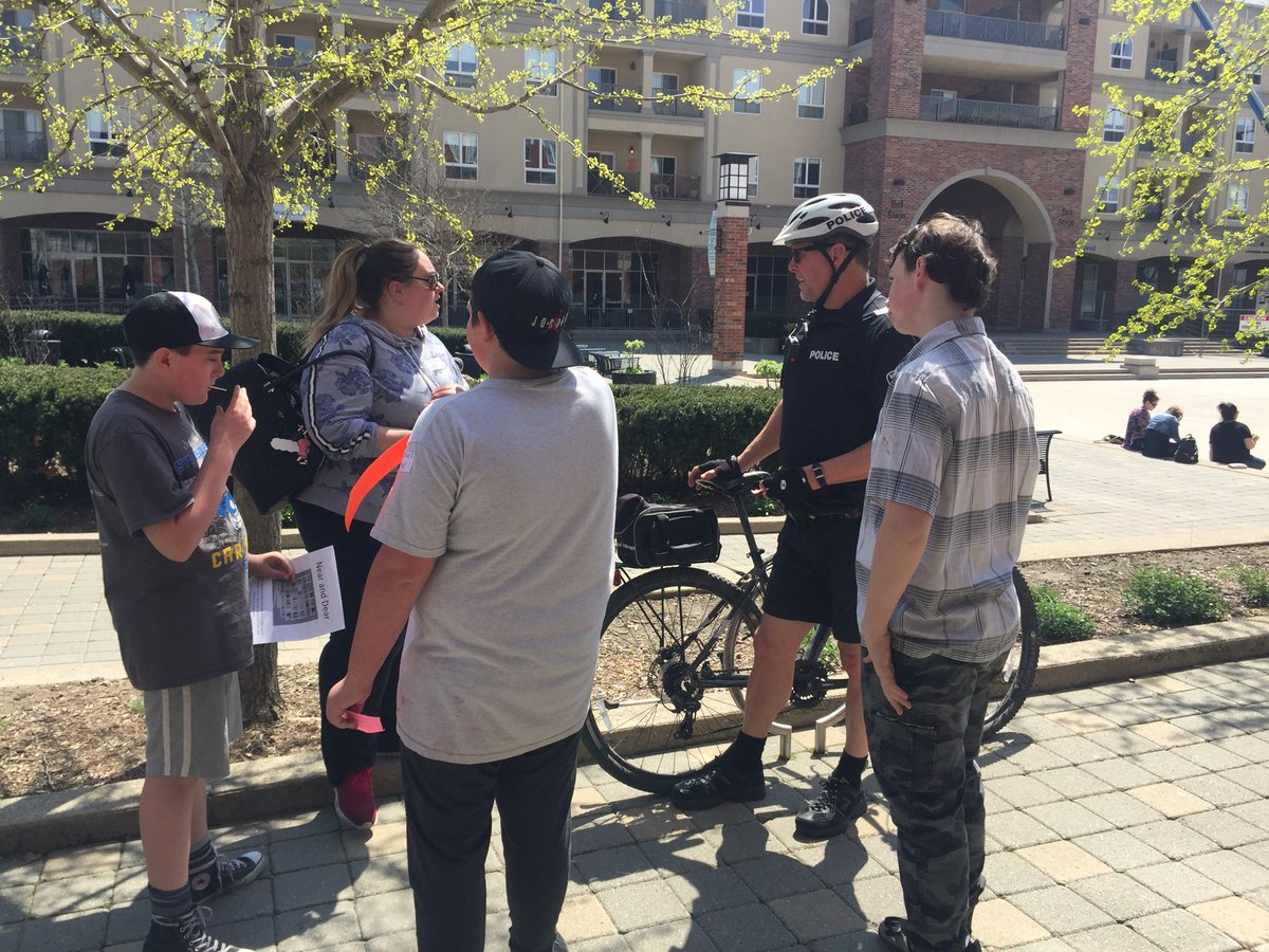 beccapauls's tweet image. Joel bought Constable Batten a coffee as a way to say thank you for his years of service.  #nearanddearDT #brantford