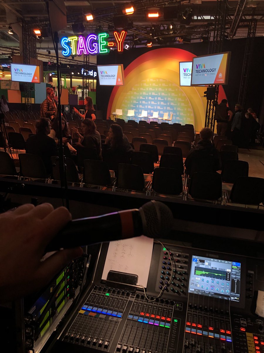 AlexKouchner's tweet photo. 🙌Terminer la semaine avec une table ronde sur l’inclusion avec @LaFrancesengage @simplonco @R_Entourage @BNPParibas @IBM_France 🎉💥🎆
🎬Et voilà ... fin du #marathondelinnovation !
🎤je rends le micro de @VivaTech ... until next time 🔜 !
#plstime #SeeYouSoon https://t.co/wo0PDQAAxP