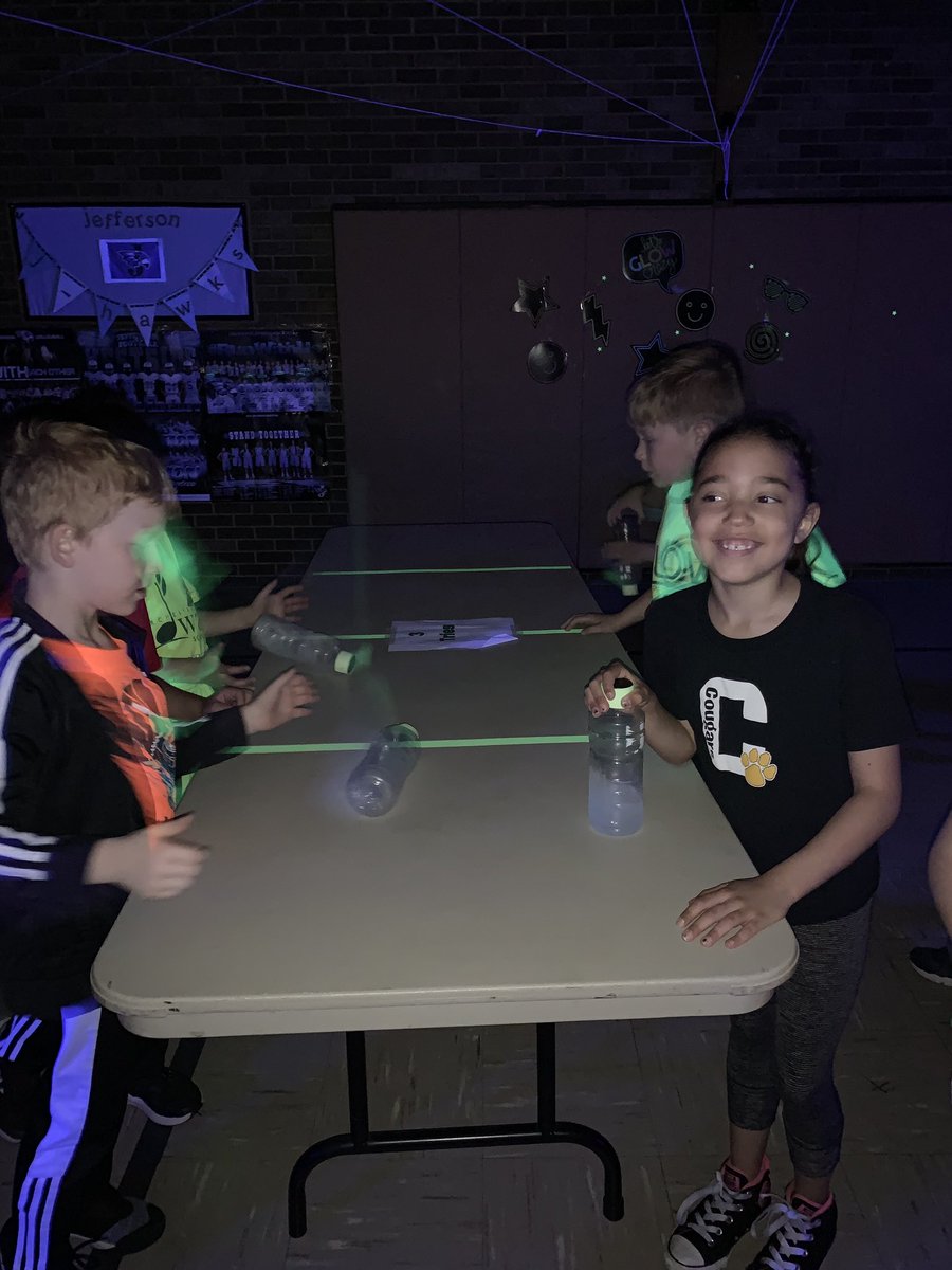 MrsSzaboPE's tweet photo. Turn off the lights...and I’ll Glow!  Celebration day at Coolidge for raising over $19,000 for The Kids Heart Challenge! https://t.co/EJz6Jf1uQh