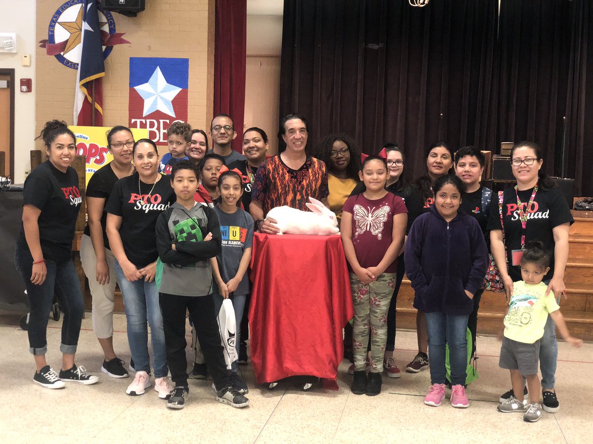 CorneliusElem's tweet photo. The Magic Show brought smiles to our Cougars’ hearts ❤️. A special thank you to @ptocornelius for hosting the event! #WeAreCornelius #spreadalittlemagic https://t.co/5rJ5Wgtmvf