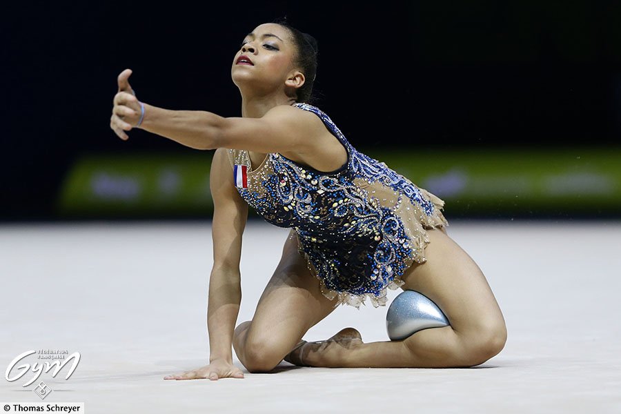 ffgymnastique's tweet photo. Premier jour de compétition aux championnats d'Europe de Gymnastique Rythmique à #Bakou 🇦🇿 pour @K_Moustafaeva et Célia Joseph-Noël. 9e place provisoire au concours général pour @K_Moustafaeva et 38e place pour Célia. 💪😊
A suivre demain les massues et le ruban. 🤞 #RGECh2019 https://t.co/lfs3NKLGgJ