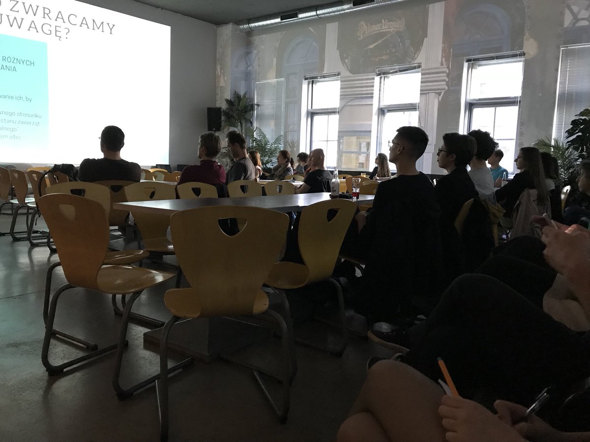 maciekmysliwiec's tweet photo. Dzisiaj w #Hevre na #marketiNGO. Cieszę się, że tyle ludzi chce słuchać o #marketing dla #NGO❤️ @wzmacniaczorg #nonprofitPL https://t.co/SgA1eJK6Zp