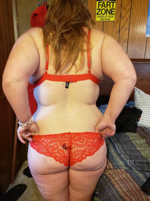 My baby dolls present. Mmmmm https://t.co/2ITfnHP2eU