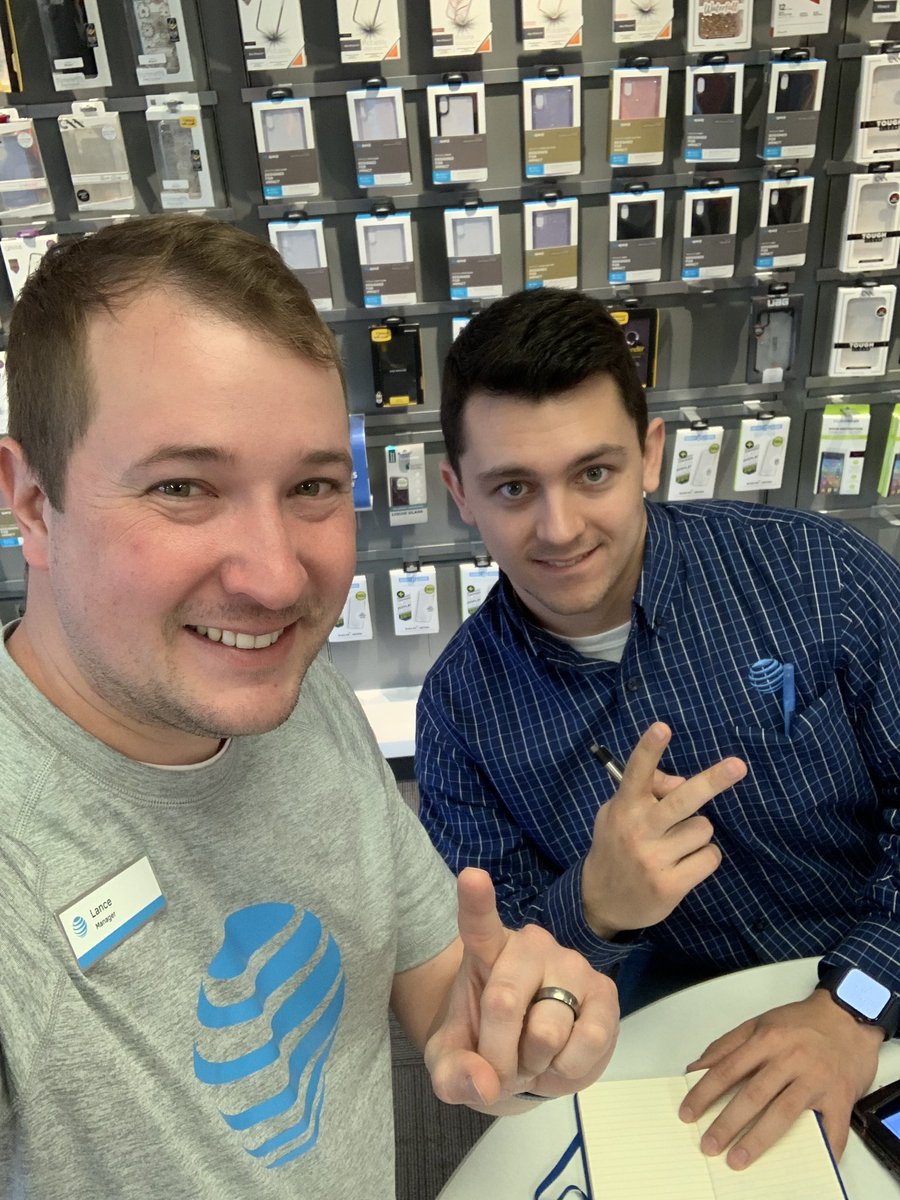 LanceAlbertson2's tweet photo. Laine and Lance hunting for sales at Columbia Mall today!! #ARIgnite #Kamo #MightyMO #KAMOproud https://t.co/yfpzuO68i2