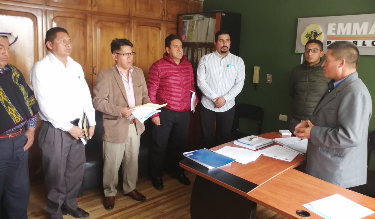 segundo_yugsi's tweet photo. Msc. Luis Maldonado asume la gerencia de la @emmaipc. Éxitos en su gestión en beneficio de la colectividad Mancomunada. https://t.co/VuOc1Kyc6t