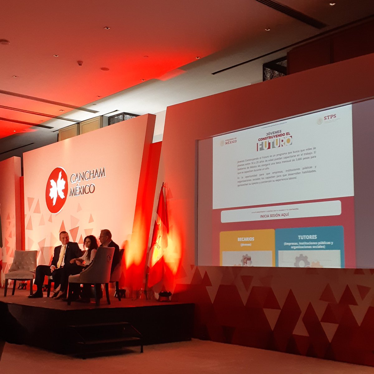 jcmunoz_jc's tweet photo. Gran evento y ponentes ayer #CanChamDay2019 por la @CanChamMx. Necesitamos más de nosotros (Norteamérica) para ser más competitivos en el mundo y cruzar fronteras influyendo en Centro y Sudamérica #ComercioComplementario @EmbCanMexico @AgroCanMx https://t.co/64trRyZlWq
