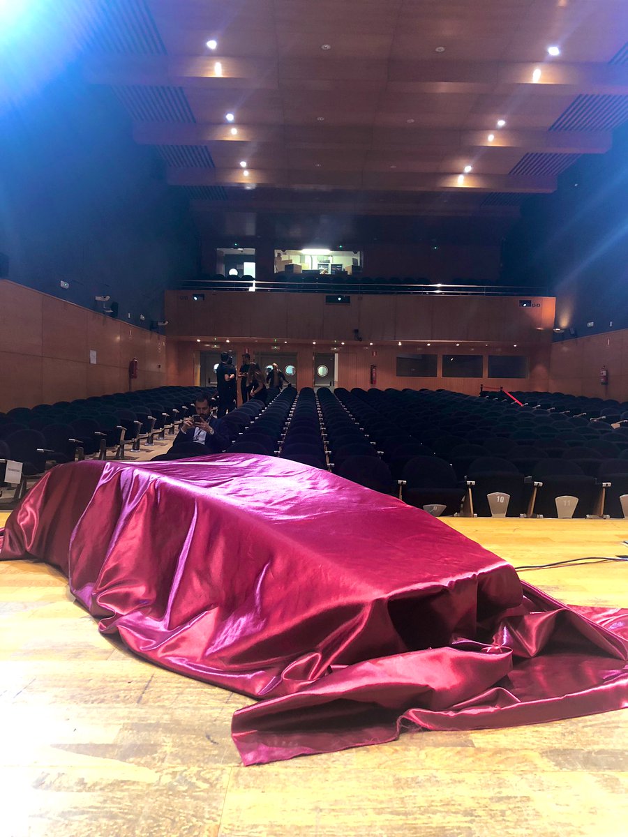 hyperloopupv's tweet image. LLEGÓ EL DÍA!
Presentacion de nuestro nuevo prototipo, Turian. Nos vemos a las 19:00 en el Edificio Nexus de la UPV! #hyperloopupv #upv #spacex