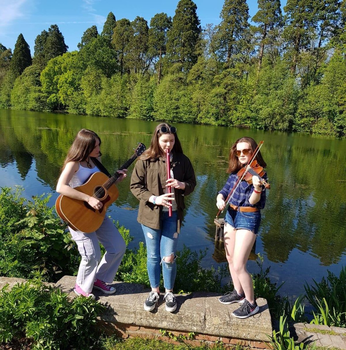 Bythefnos i heno,31.5.19, dewch i fwynhau seiniau hyfryd band gwerin diweddara’ Cymru wrth i <a href="/BandBeca/">Beca.Band</a> arwain noson <a href="/cyrfe/">Cyrfe Mawr Tyrfe Tawe</a> ‘r mis hwn yn Nhŷ Tawe. 

Tair o’r criw sy’n mwynhau Sesiwn Werin fisol Tŷ Tawe yw Band Beca -dewch yn llu i werthfawrogi talent lleol.
Noson am ddim #yagym