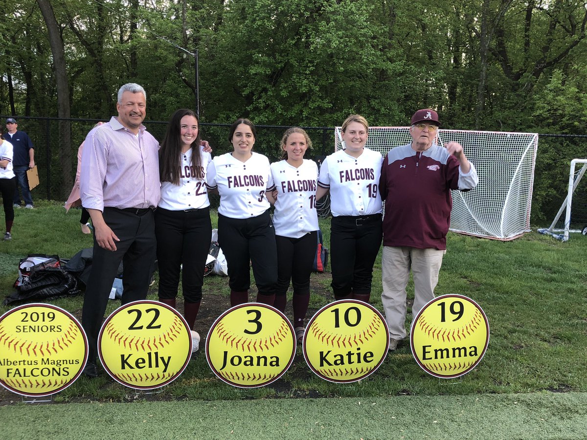 MichOb22's tweet photo. AM 🥎 seniors at STAC. Honoring 4 girls who have been Varsity starters for 4 years! @AMHSFalcons @Zacchio_LoHud @amgvsoftball https://t.co/6oTqydYpb5